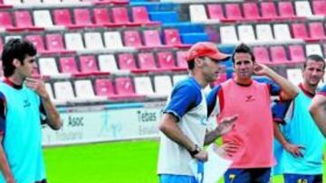 <b>ÚLTIMAS PRUEBAS. </b>Calderón aún tiene tres días para decidir el once que se enfrentará al Elche.