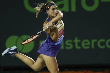 Wozniacki exits but Venus, Konta cruise through in Miami