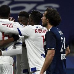 Dubois se viste de héroe para darle el liderato al Lyon