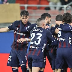 Las sanciones de Marco Moreno y Arbilla trastocan la zaga armera