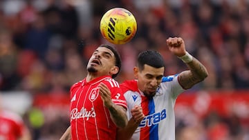 Soccer Football - Premier League - Nottingham Forest v Crystal Palace - The City Ground, Nottingham, Britain - February 1, 2026 Nottingham Forest's Morgan Gibbs-White in action with Crystal Palace's Daniel Munoz Action Images via Reuters/Andrew Couldridge EDITORIAL USE ONLY. NO USE WITH UNAUTHORIZED AUDIO, VIDEO, DATA, FIXTURE LISTS, CLUB/LEAGUE LOGOS OR 'LIVE' SERVICES. ONLINE IN-MATCH USE LIMITED TO 120 IMAGES, NO VIDEO EMULATION. NO USE IN BETTING, GAMES OR SINGLE CLUB/LEAGUE/PLAYER PUBLICATIONS. PLEASE CONTACT YOUR ACCOUNT REPRESENTATIVE FOR FURTHER DETAILS..