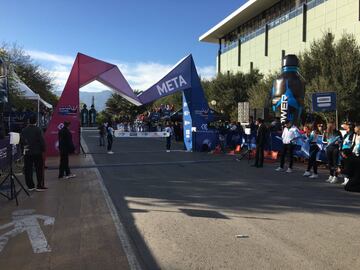 Monterrey vivió una fiesta importante con el Maratón Powerade, donde decenas de corredores desafiaron al frío para cumplir esta meta.