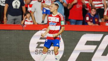 Bryan Zaragoza, celebrando uno de sus dos goles al Barcelona.