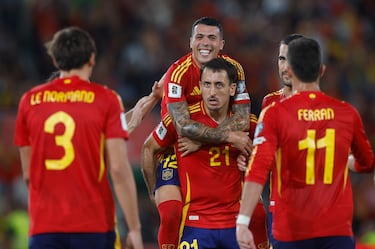 2-0. Mikel Oyarzabal celebra el gol que anota de falta directa.