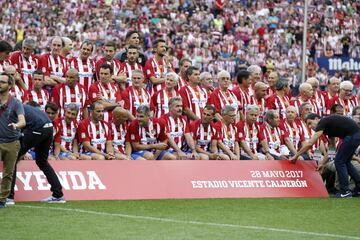 Foto de familia de las Leyendas del Atlético.