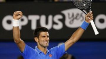 Novak Djokovic celebra su victoria sobre Milos Raonic.