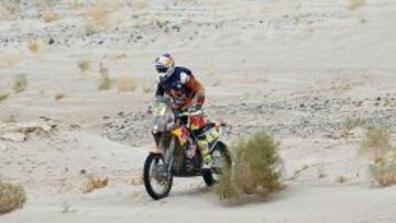 El piloto australiano Toby Price, durante la décima etapa del rally Dakar 2016 entre las localidades de Belén y La Rioja, Argentina.
