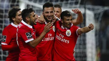 El Benfica no cede y triunfa en Guimaraes; Jiménez jugó 10'