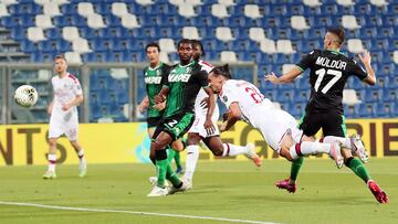 El Mil¨¢n gana con doblete de Ibra y Pioli renueva