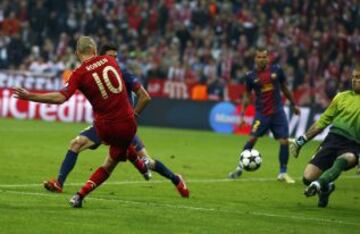 Semifinal ida. 3-0 Robben marca el tercer gol.