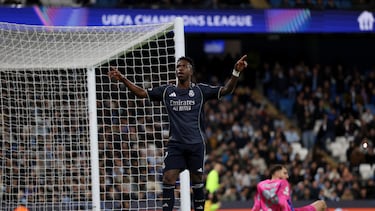 1-2. El delantero brasileño del Real Madrid celebra el seguno tanto.