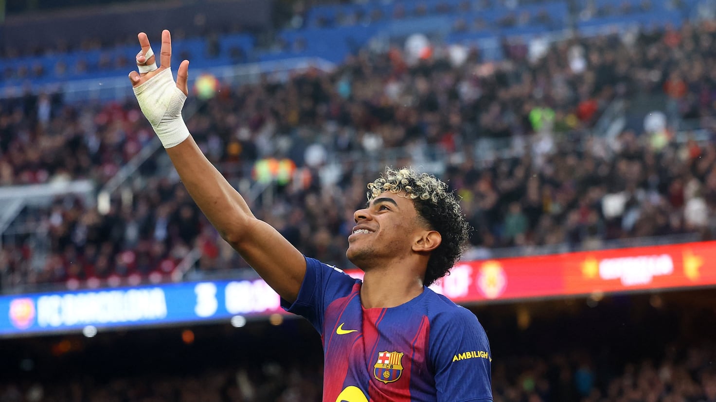 Jugadores del Barcelona y Sevilla en un partido anterior