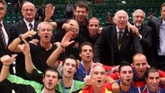 España levanta su sexto título seguido