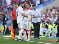 Real Madrid's French forward Karim Benzema (L) talks with Real Madrid's Belgian forward Eden Hazard as he leaves the pitch during the Spanish league football match between Real Madrid CF and Real Valladolid FC at the Santiago Bernabeu stadium in Madrid on April 2, 2023. (Photo by Thomas COEX / AFP)