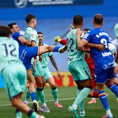 El Getafe primero recibe un baño y luego reduce el daño