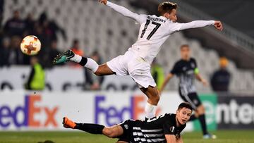 Partizan Belgradex92s Danilo Pantic (R) fights for the ball with Viktorija Pilsenx92s Patrik Hrosovsky during the UEFA Europa League Round of 32 first leg football match between Partizan Belgrade and FC Viktoria Plzen at The Partizan Stadium in Belgrade o