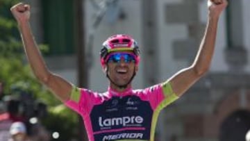 Rubén Plaza celebra la victoria en la etapa 20 de la Vuelta.