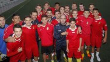 FOTO DE FAMILIA. Álvaro Benito dirige al Juvenil A del Villalba, que marcha cuarto en el grupo I de Preferente.