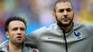 Valbuena, junto a Benzema en un partido con Francia.