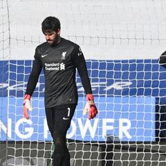 Alisson condena al Liverpool en Leicester
