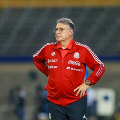 Gerardo Martino visits Mexico stars based in Europe