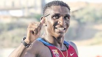 <b>EL HÉROE DE LA JORNADA. </b>Jackson Quiñónez muestra su satisfacción tras récord de España de 110.