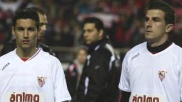 <b>SOLIDARIOS. </b>Los jugadores del Sevilla salieron el domingo con la camiseta de apoyo a Miki Roqué.