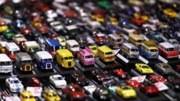 Detalle de la exposición de coches de juguete.