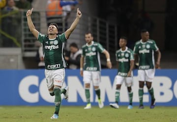 Willian of Brazil's Palmeiras celebrates after scoring against Uruguay's Penarol, during a Copa Libertadores soccer match in Sao Paulo, Brazil, Wednesday, April 12, 2017. (AP Photo/Andre Penner)