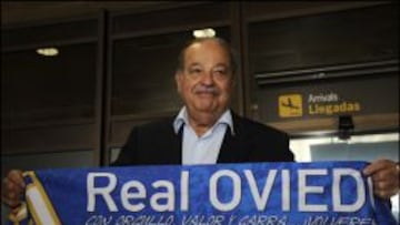 Carlos Slim, a su llegada al aeropuerto