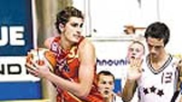 Antelo, cogiendo un rebote.