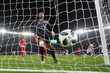 ABU DHABI, UNITED ARAB EMIRATES - DECEMBER 09: Zouheir Laaroubi of Wydad Casablanca reacts after Pachuca first goal during the  FIFA Club World Cup match between CF Pachuca and Wydad Casablanca at Zayed Sports City Stadium on December 9, 2017 in Abu Dhabi, United Arab Emirates.  (Photo by Francois Nel/Getty Images )