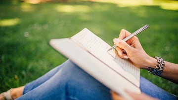 Si en lugar de escribir en ordenador, lo haces a mano, la psicología dice que compartes estos rasgos comunes