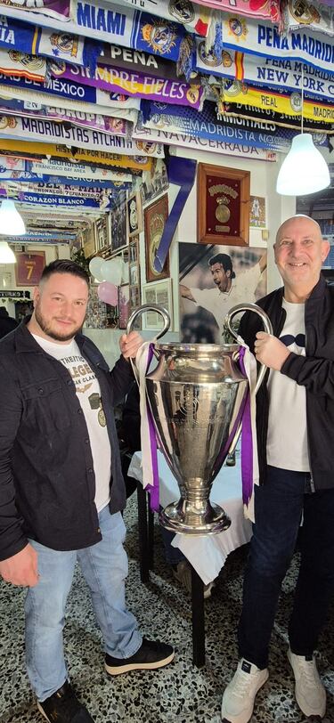 Aprovecharon su viaje a Madrid para visitar un templo madridista como El Rincón de Toñín.