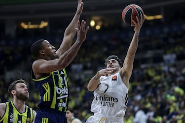 El Madrid agarra su última oportunidad en un duelo durísimo