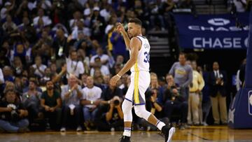 (FILES) This file photo taken on October 17, 2017 shows Stephen Curry #30 of the Golden State Warriors reacting during the match against the Houston Rockets at ORACLE Arena in Oakland, California.  / AFP PHOTO / GETTY IMAGES NORTH AMERICA / EZRA SHAW