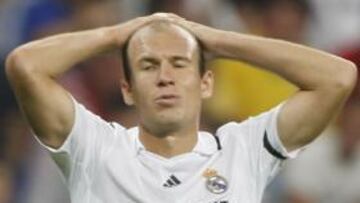 <b>INVOLUCRADOS.</b> Arjen Robben, futbolista del Real Madrid, ha asegurado que el nuevo técnico del equipo, Juande Ramos, mantiene una actitud dialogante con los futbolistas y ha conseguido involucrar al conjunto.