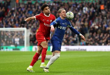 Soccer Football - Carabao Cup - Final - Chelsea v Liverpool - Wembley Stadium, London, Britain - February 25, 2024 Chelsea's Conor Gallagher in action with Liverpool's Luis Diaz REUTERS/Hannah Mckay NO USE WITH UNAUTHORIZED AUDIO, VIDEO, DATA, FIXTURE LISTS, CLUB/LEAGUE LOGOS OR 'LIVE' SERVICES. ONLINE IN-MATCH USE LIMITED TO 45 IMAGES, NO VIDEO EMULATION. NO USE IN BETTING, GAMES OR SINGLE CLUB/LEAGUE/PLAYER PUBLICATIONS.