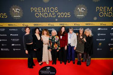Integrantes del documental El minuto heroico: yo también dejé el Opus Dei (HBO Max), en la alfombra roja de los Premios Ondas.