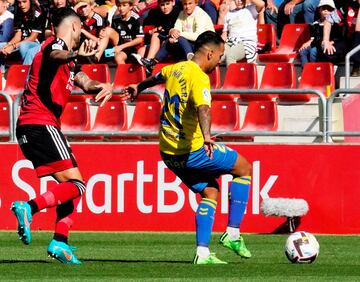 A Jonathan Viera le bastó con tres minutos para mostrar toda su magia. En el periodo que va del minuto 55 al 58 fue partícipe de dos goles. Primero para asistir a Sandro en su gol, con un espectacular pase entre que pasó entre tres jugadores; y después, para culminar una jugada colectiva con su segundo tanto en dos partidos.