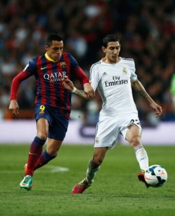 Alexis Sánchez jugador chileno y Ángel Di María durante el clásico Real Madrid - Barcelona de la temporada 13/14