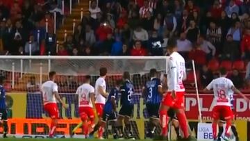 El golazo de Gallegos 'a lo Messi': ¡tiro libre al ángulo para Necaxa!