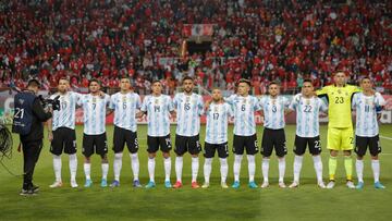 Argentina's players are seen before the start of the South American qualification football match for the FIFA World Cup Qatar 2022 between Chile and Argentina at Zorros del Desierto Stadium in Calama, Chile on January 27, 2022. (Photo by JAVIER TORRE