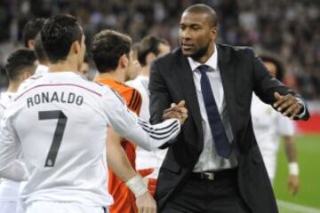 El Real Madrid de baloncesto ofreció la Copa del Rey a la afición del Santiago Bernabéu. Marcus Slaughter y Cristiano Ronaldo.