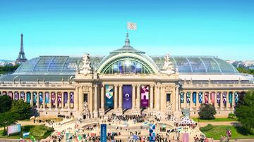 En el coraz¨®n de Par¨ªs, en plenos Campos El¨ªseos, en un entorno monumental, conjuntamente con el Petit Palais y el Puente Alejandro III, el Grand Palais se erige como uno de los edificios m¨¢s singulares de la ciudad. Con el techo de cristal como elemento m¨¢s distintivo, fue construido en 1900 y, actualmente, sirve como museo y sala de conciertos. En los Juegos, acoger¨¢ el taekowndo y la esgrima, deporte del que, en 2010, ya fue sede del Mundial. Adem¨¢s, en el ¨¢mbito deportivo, tambi¨¦n vio pasar por su interior el Tour de 2017.