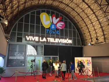 Televisi車n, cine y deporte en la exposici車n 'Telecinco Live'