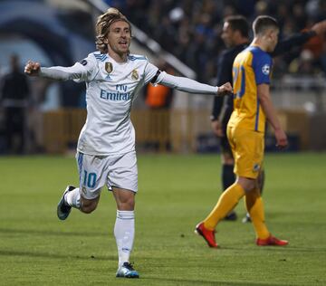 Modric calebrates his goal.