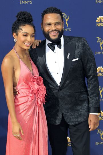 Glamour y moda en la alfombra roja de los Emmy