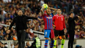 Soccer Football - LaLiga - FC Barcelona v Celta Vigo - Camp Nou, Barcelona, Spain - May 10, 2022 Celta Vigo coach Eduardo Coudet looks on as FC Barcelona's Dani Alves takes a throw in REUTERS/Albert Gea