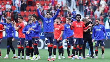 Unai García, con el brazalete de capitán, con sus compañeros.